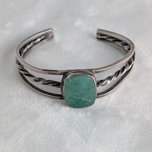 Silver Colored Bracelet with Green Stone Accent